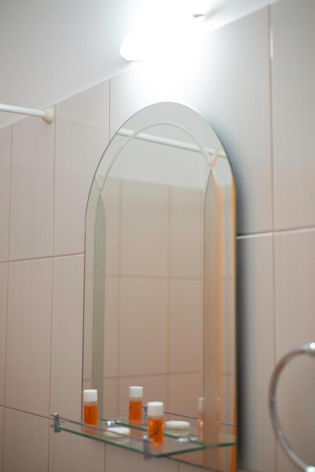 Bodini'S Rooms Himare Esterno foto