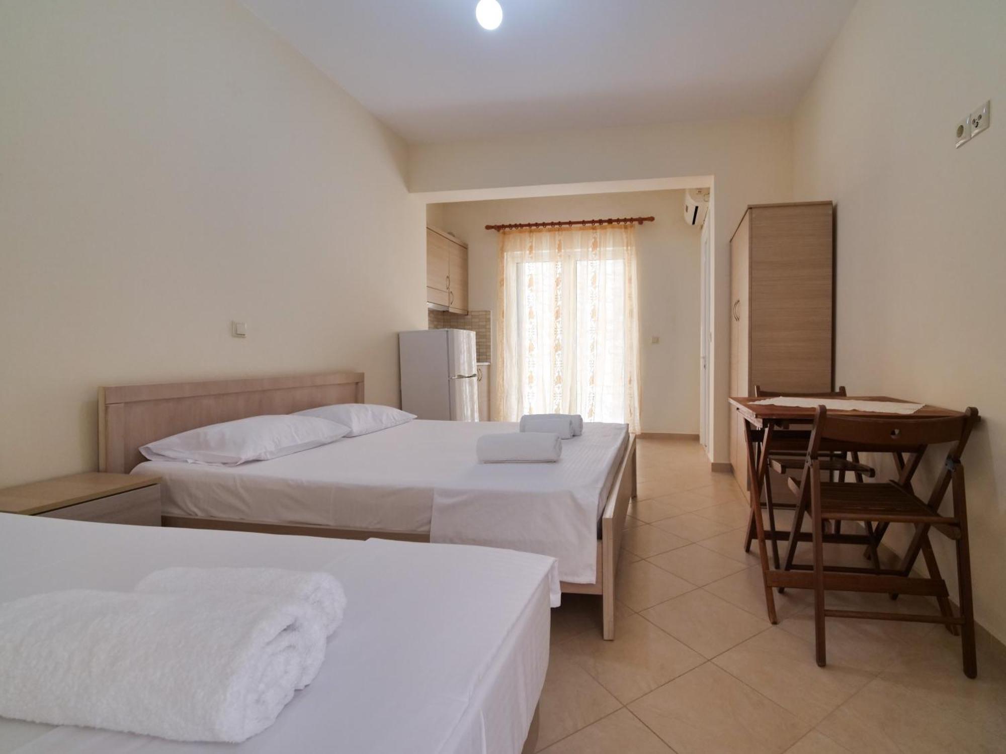 Bodini'S Rooms Himare Esterno foto