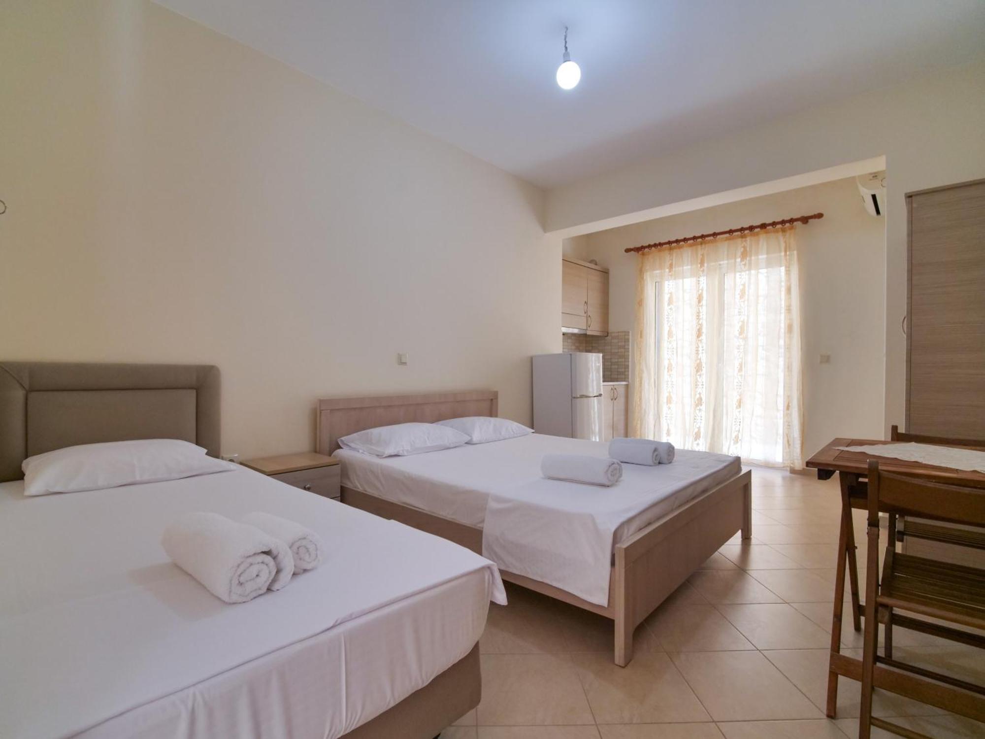 Bodini'S Rooms Himare Esterno foto